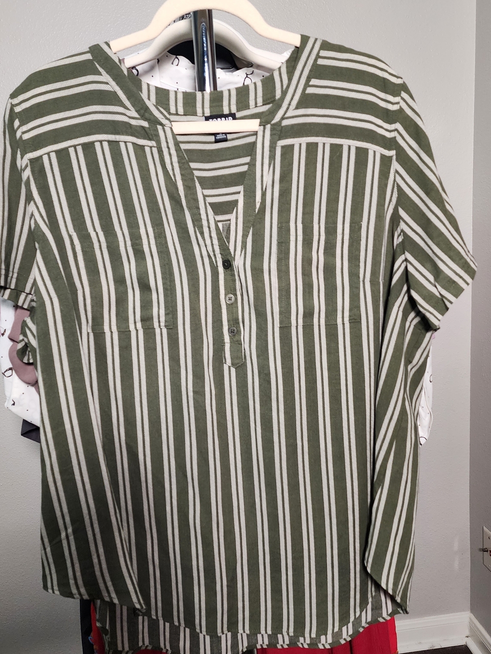 Torrid Harper Blouse Size 2 Olive Green White Striped Short Sleeve - Picture 2 of 5